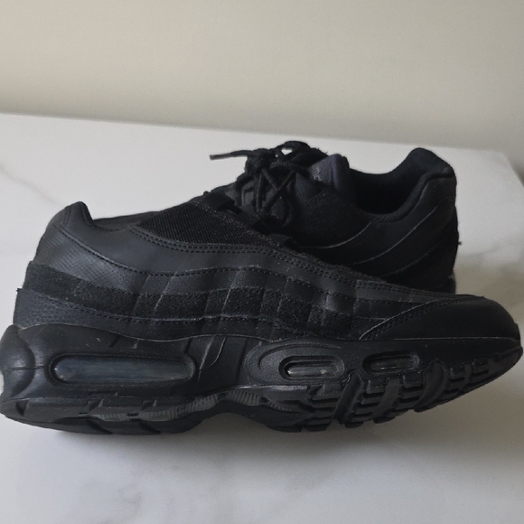 Nike Black Air Max 95 Sneakers - Picture 5 of 10